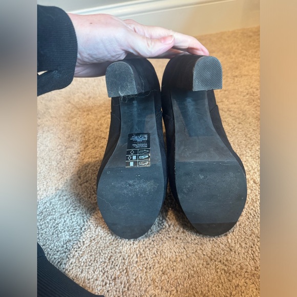H&M faux suede booties - size 7 - Picture 3 of 4